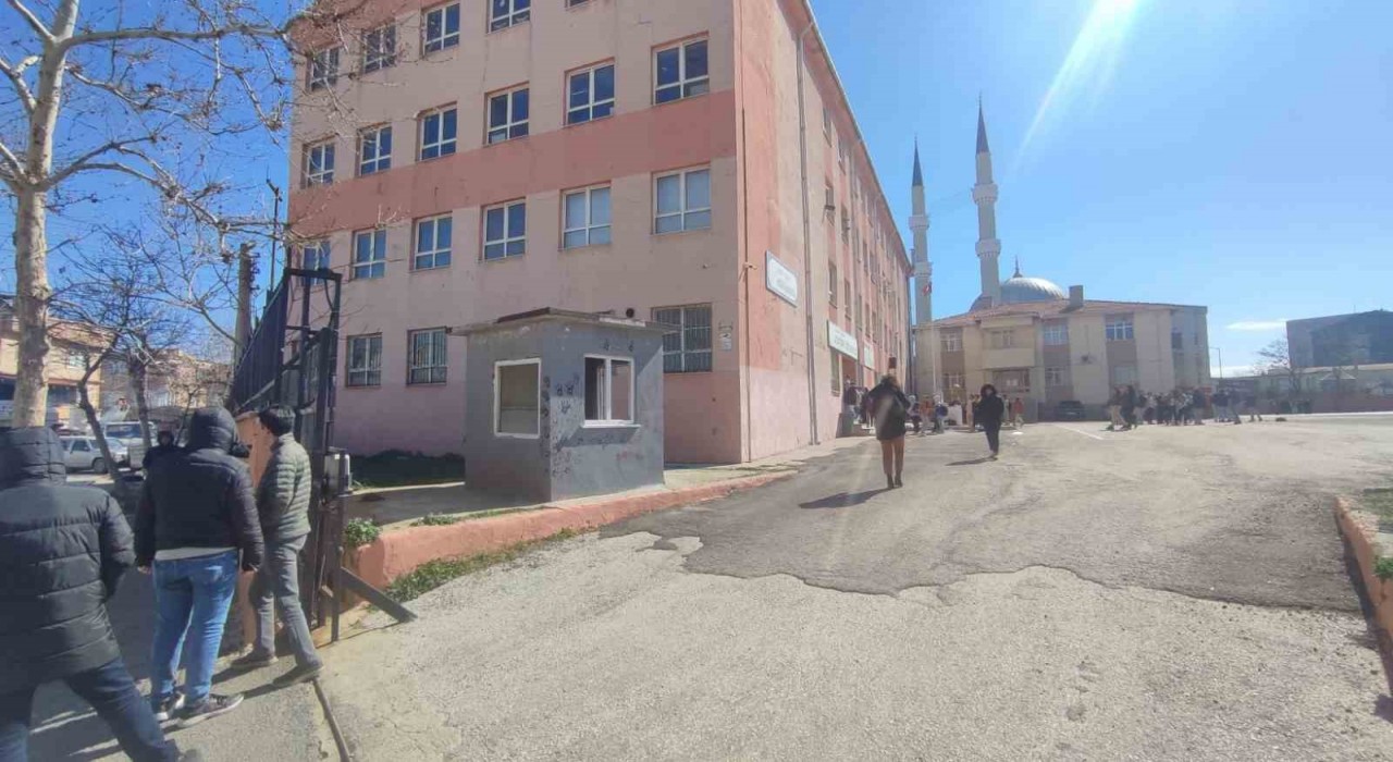 Keşanda okulun yanındaki trafoda çıkan yangın söndürüldü