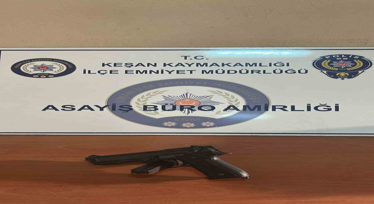 Keşanda polisin üst arması yaptığı şüpheliden ruhsatsız tabanca ele geçirildi