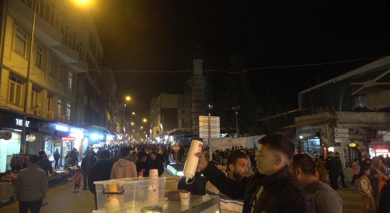 Kilis caddeleri iftar sonrası İstiklal Caddesini aratmıyor