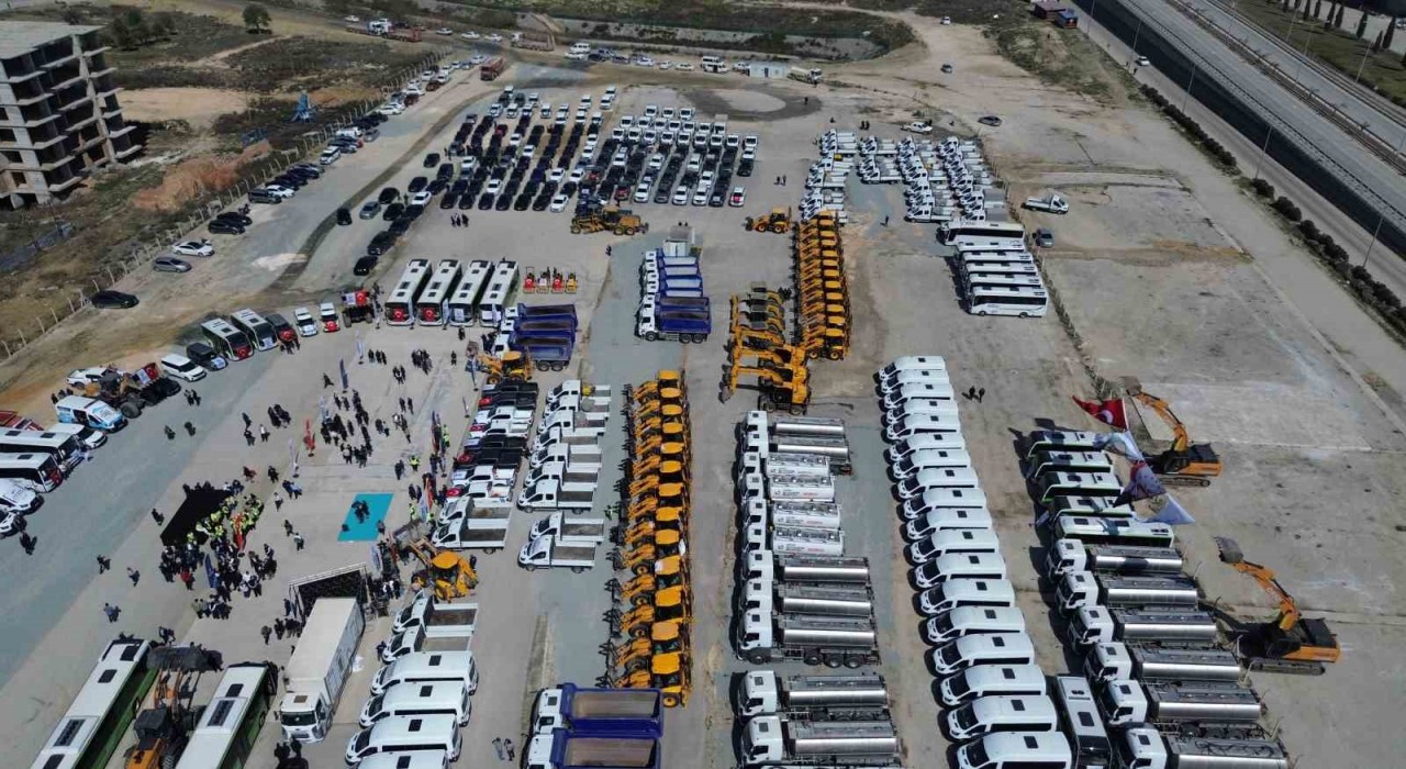 Kiralama devrine son veren Hatay Büyükşehir Belediyesi bin araç satın aldı
