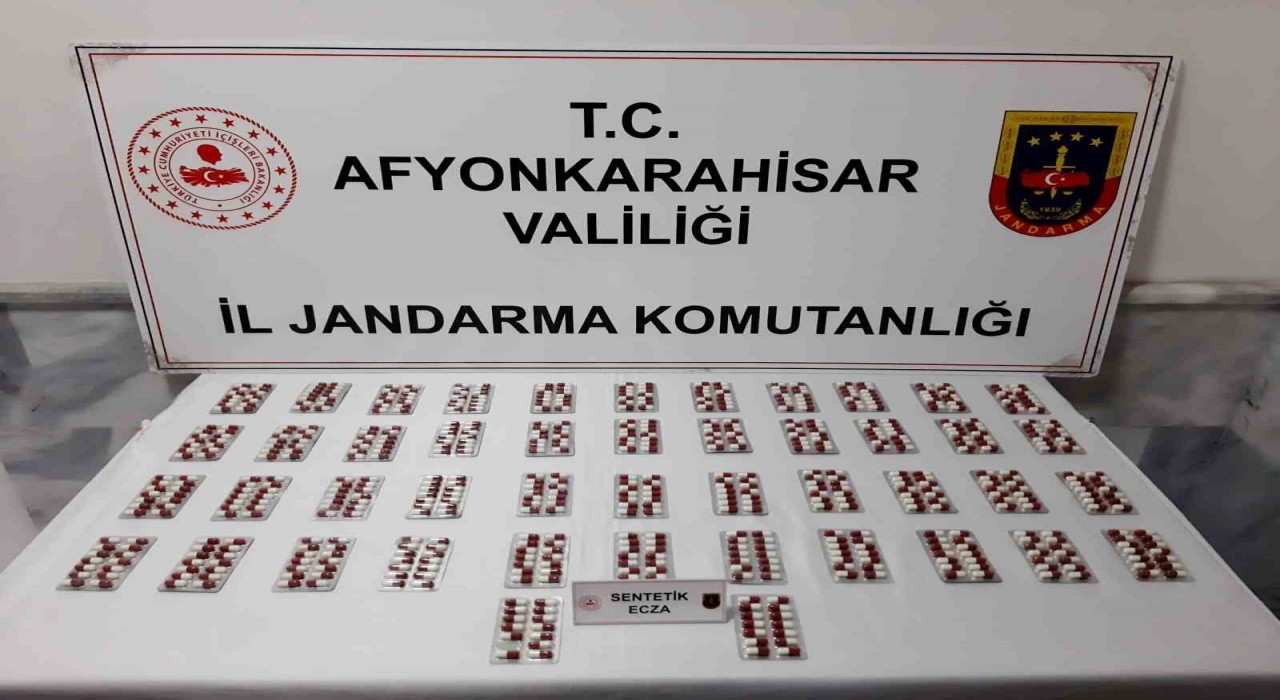 Kiralık araç ile Afyonkarahisara uyuşturucu getiren şahıs yakalandı