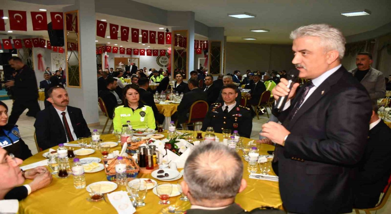 Kırıkkale Valisi Makas: Bayrağımız dalgalanıyorsa, fedakarlığınız sayesindedir