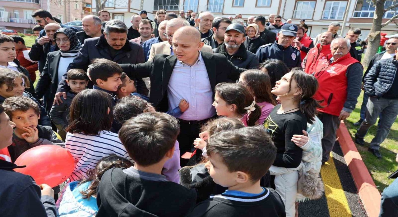 Kırıkkalede modern semt sahası, vatandaşların hizmetine sunuldu