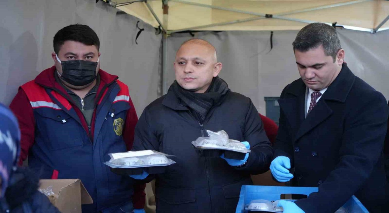 Kırıkkalede Ramazan bereketi: Bin kişiye iftar yemeği ikram edildi