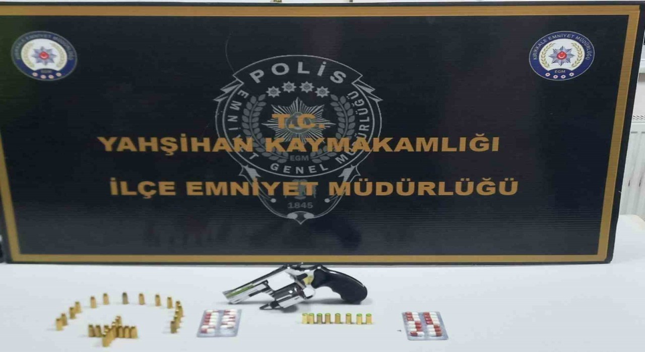Kırıkkalede silah ve uyuşturucu ele geçirildi: 1 gözaltı