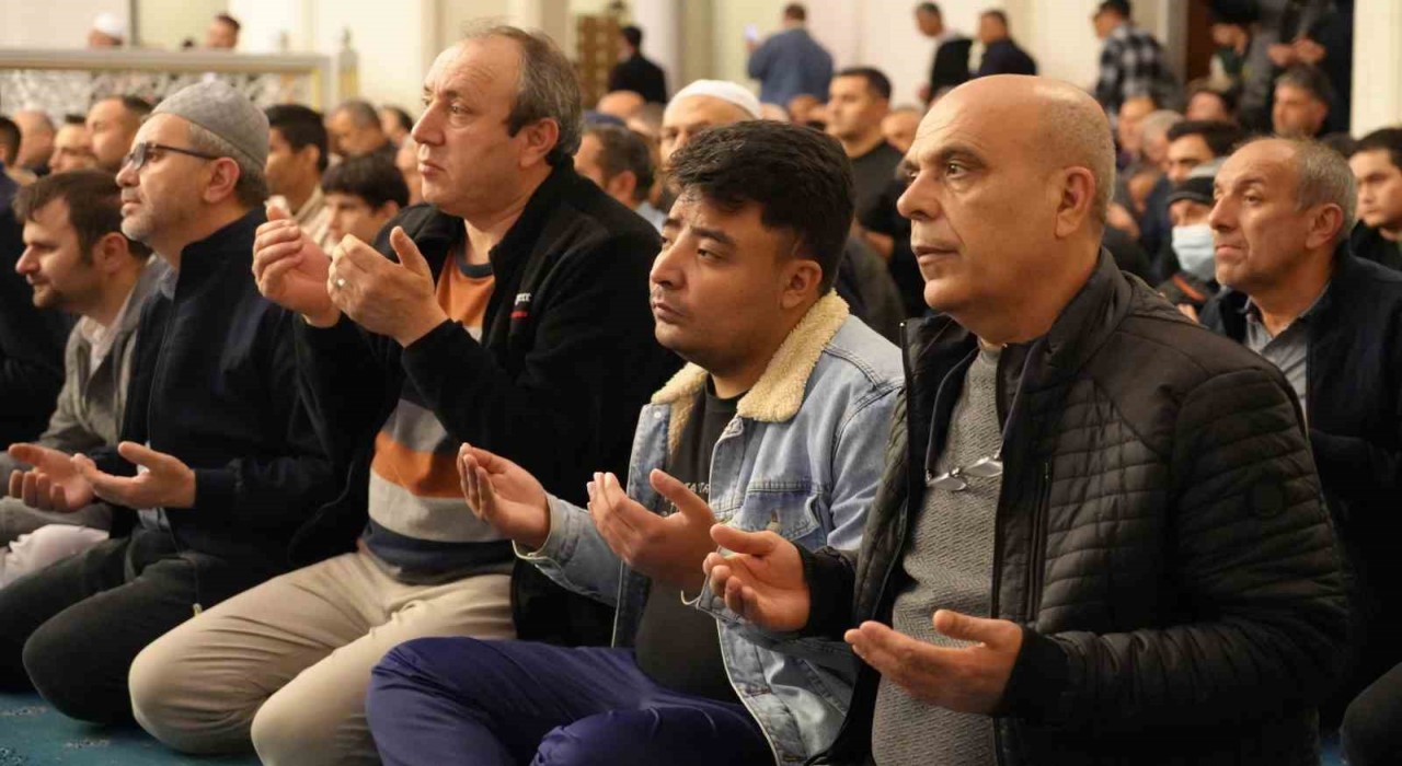 Kırıkkalede vatandaşlar Kadir Gecesinde camileri doldurdu