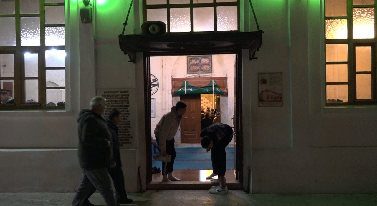 Kırklarelinde ilk teravih namazında camiler doldu