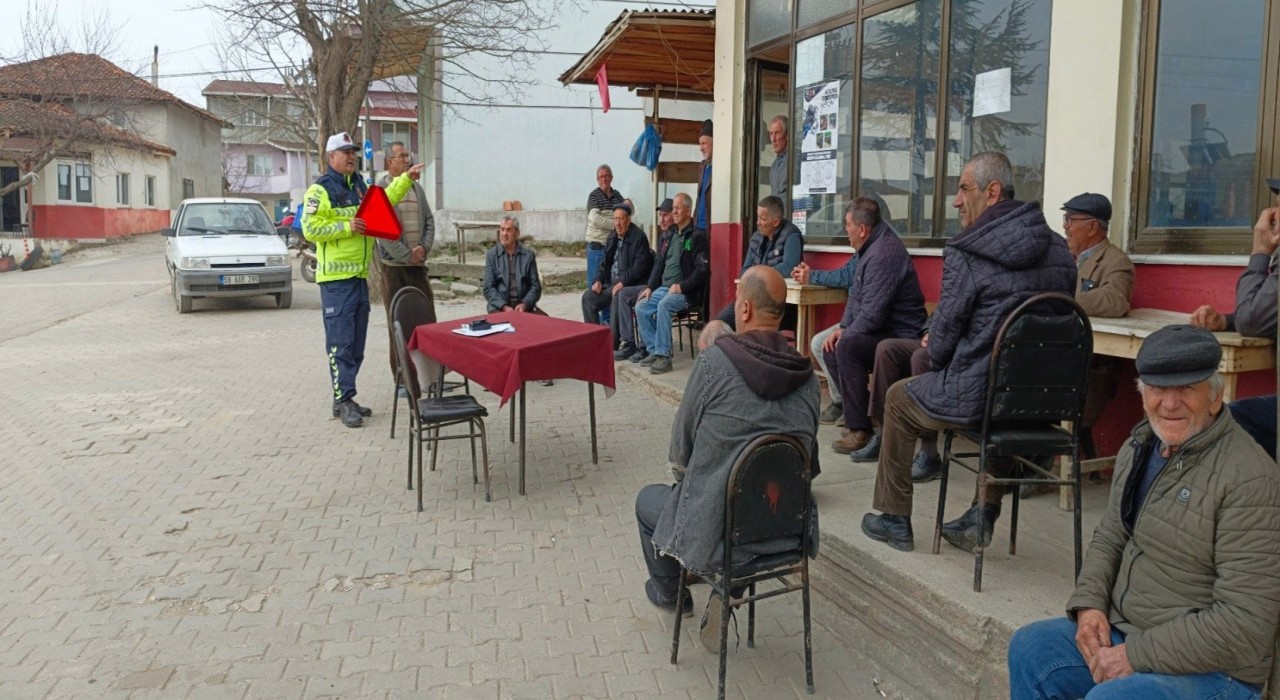 Kırklarelinde traktör sürücüleri bilgilendirildi