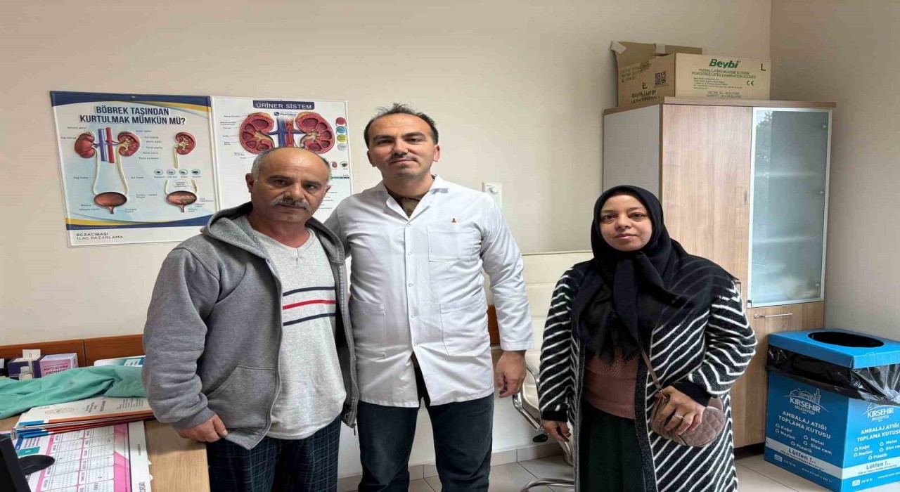 Kırşehirde bir kişinin böbreğinden 6 santim büyüklüğünde taş çıkartıldı