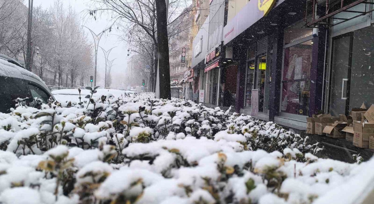 Kırşehirde kar yağışı etkili oldu