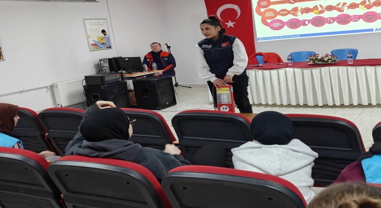 Kız öğrenci yurdunda afet bilinci ve yangın farkındalık eğitimi verildi