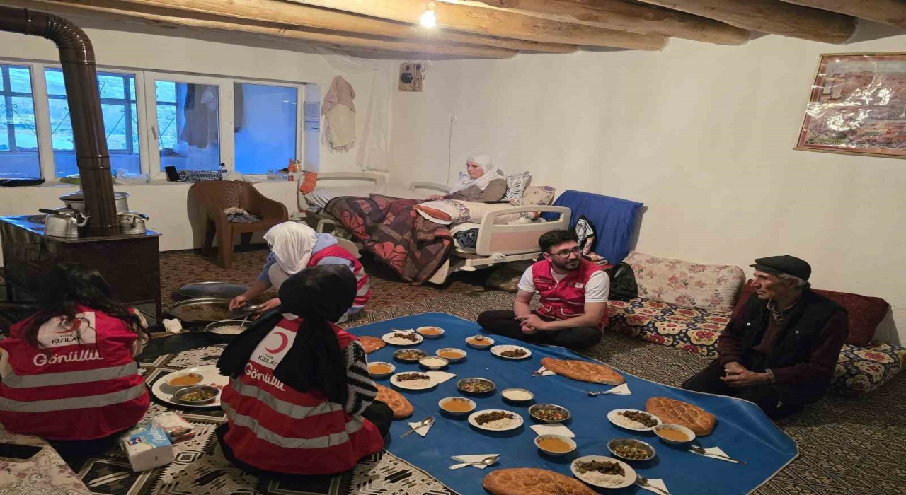 Kızılay, Ağrının her köşesinde ihtiyaç sahiplerine ulaşıyor