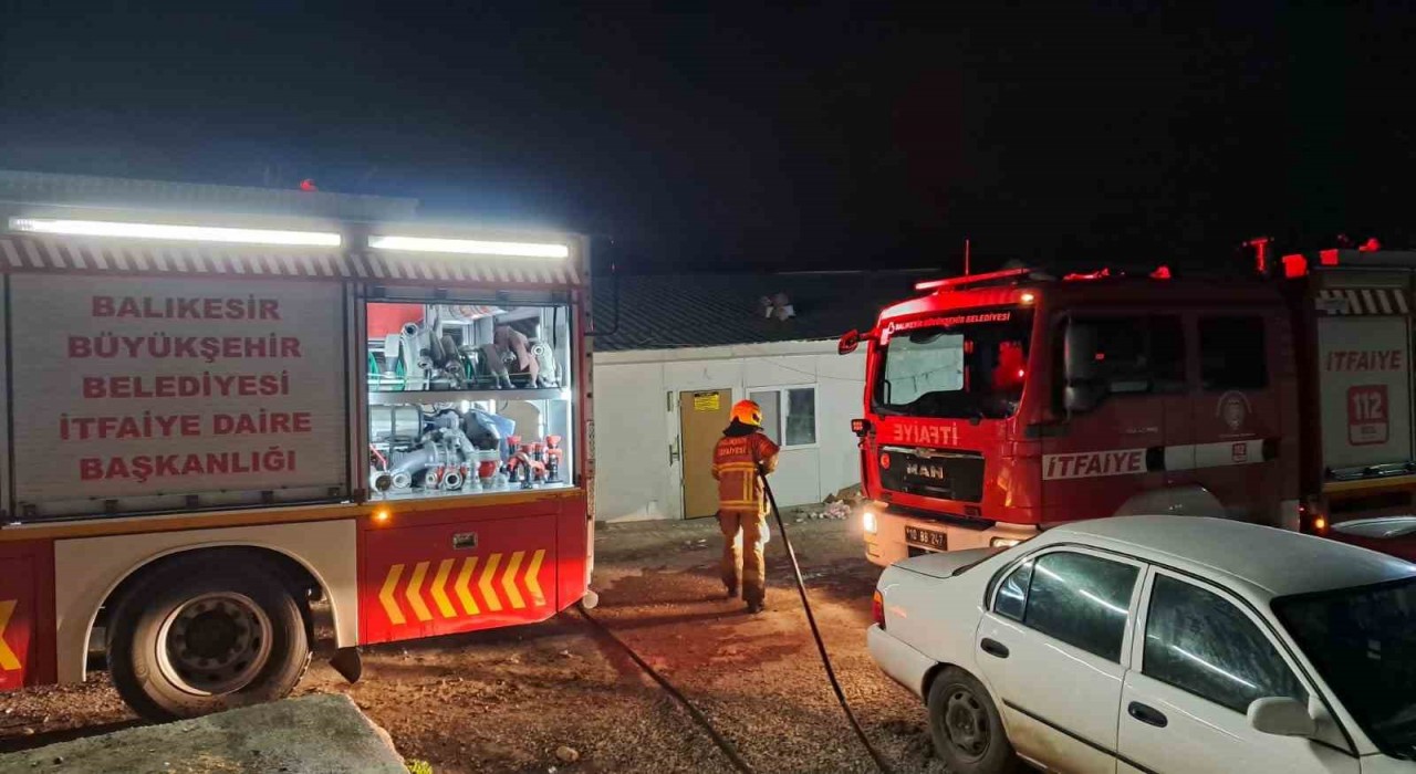 Konut inşaatı yangınında işçileri Allah korudu