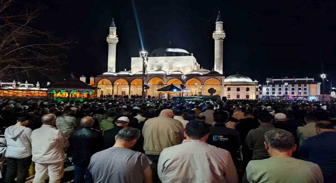 Konyada Kadir Gecesi coşkusu