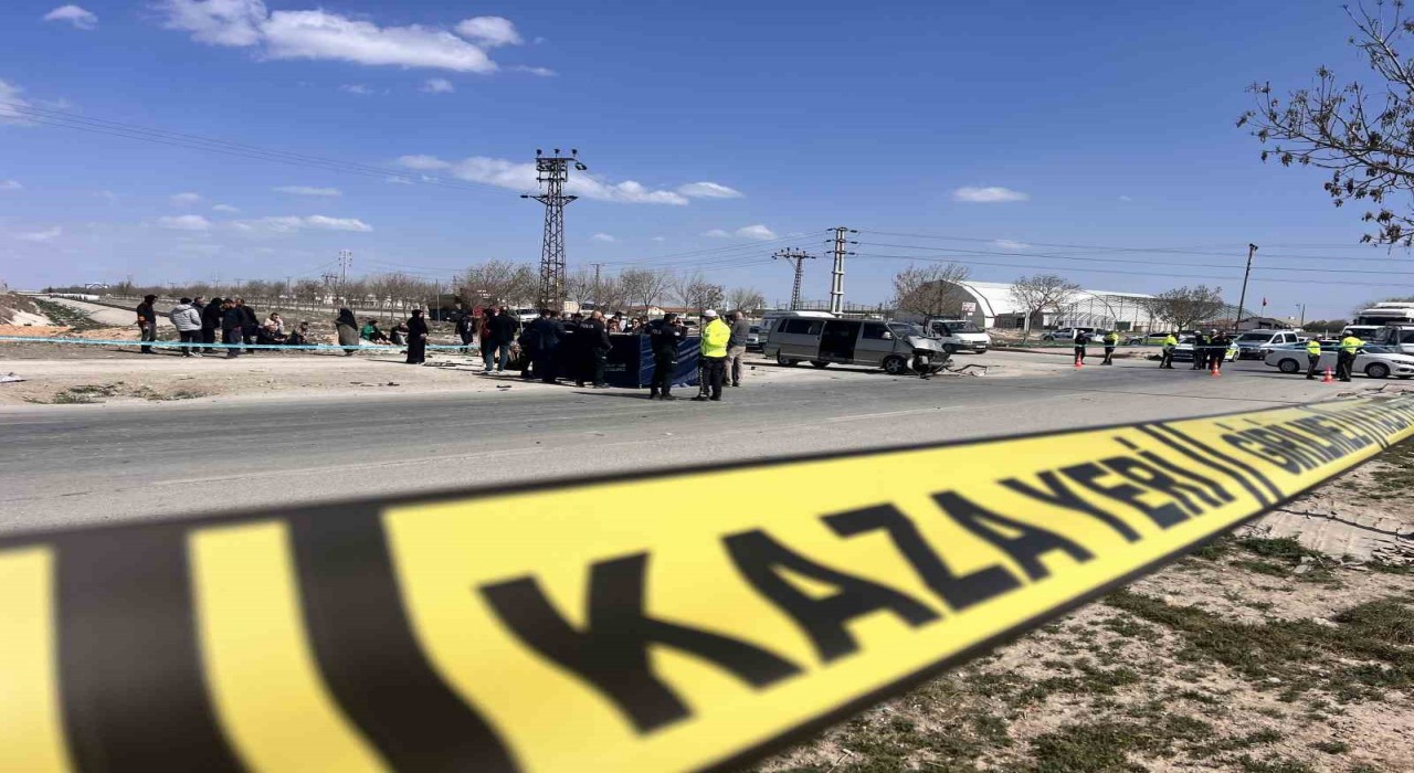 Konyada minibüs ile tır çarpıştı: 1 ölü, 5 yaralı