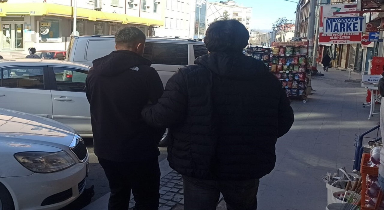 Konyada uyuşturucu ile yakalanan şahıs gözaltına alındı