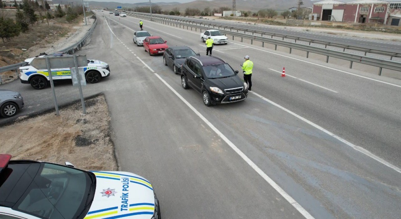 Konyanın 824 kilometrelik 7 şehirler arası kara yolunda kazalara karşı bayram önlemi