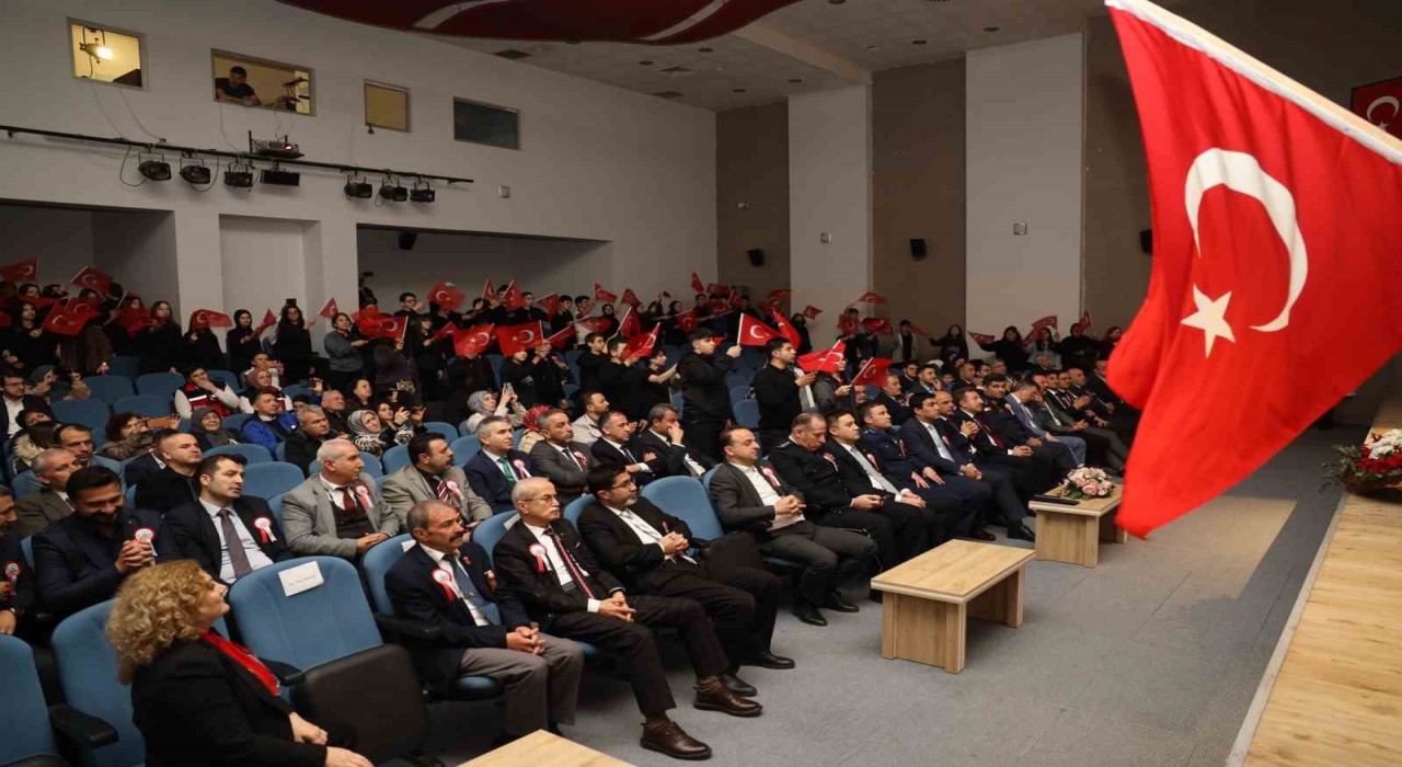 Körfezde İstiklal Marşının 104. yılı kutlandı