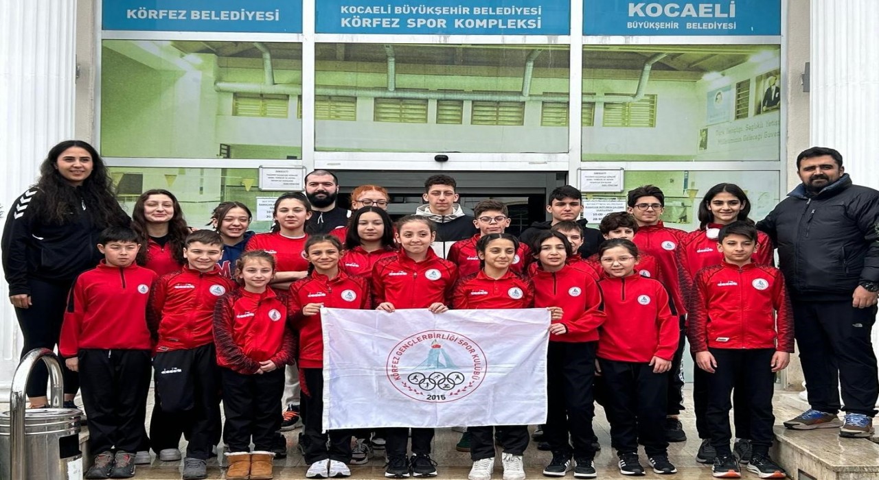 Körfezli genç yüzücüler Kırklarelide destan yazdı
