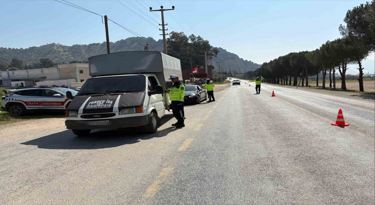 Köşkte jandarma ekiplerinden trafik denetimi