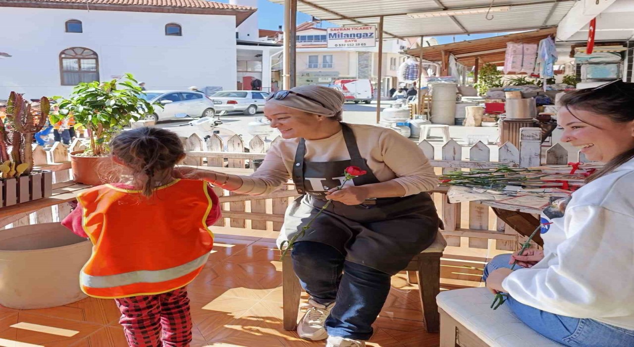 Köyceğizde miniklerden 8 Marta anlamlı kutlama