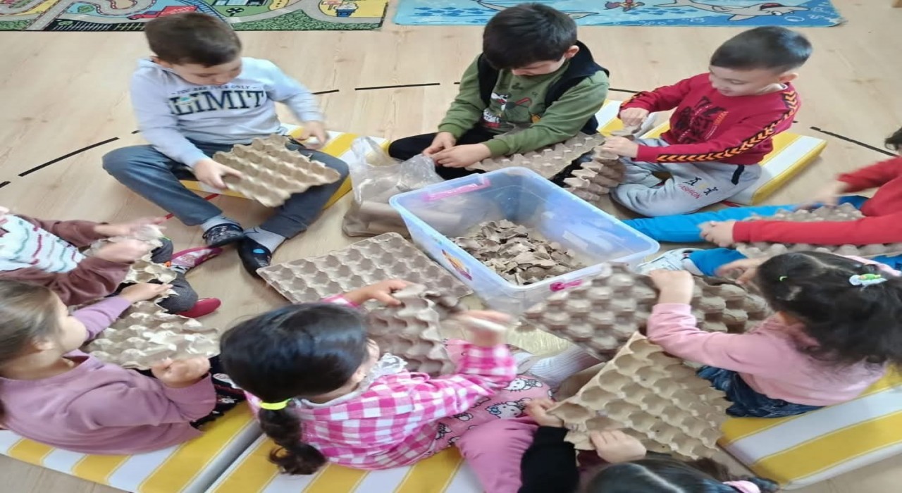 Köyceğizli minikler tohum topları hazırlıyor