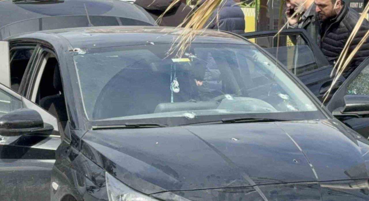Küçükçekmecede araca silahlı saldırı: 1 ölü, 1 yaralı