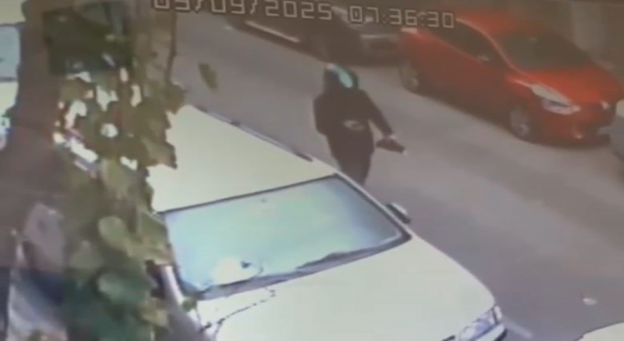 Küçükçekmecede kaskla kamufle olmaya çalışan hırsız park halindeki motosikleti çaldı