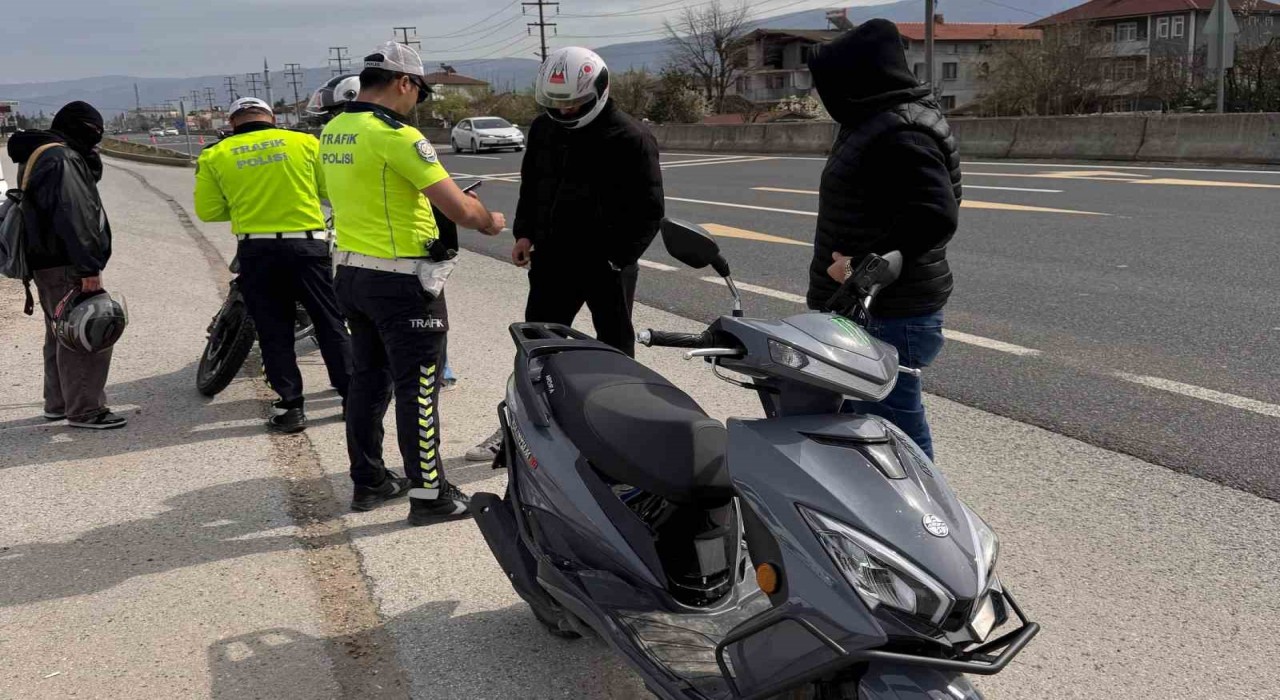 Kural tanımayan motosikletlilere ceza yağdı