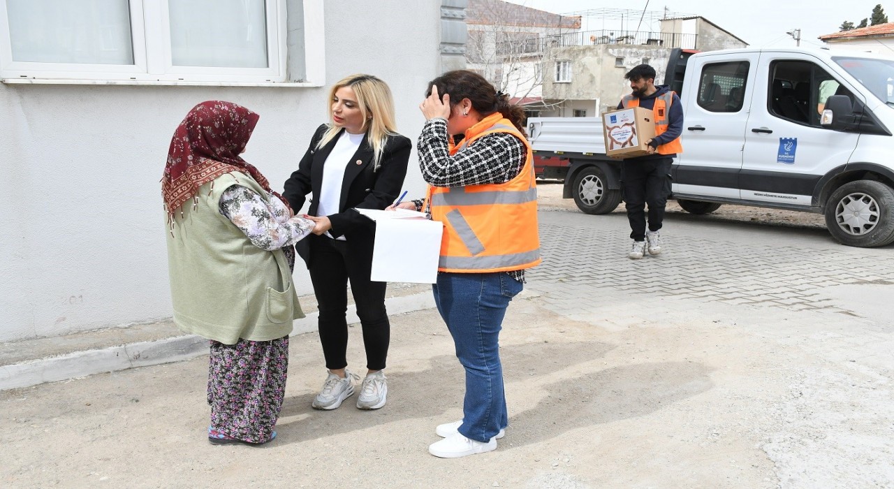 Kuşadası Belediyesi Ramazan ayında 3 bin 500 haneye gıda kolisi ulaştırdı