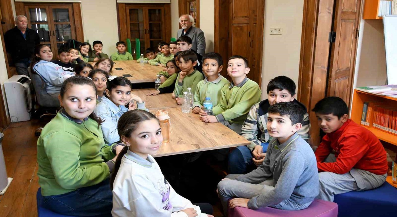 Kuşadasında çocuklar şiir yazmanın püf noktalarını öğrendi
