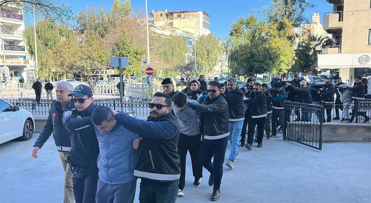Kuşadasında silahlı kavga olayında 14 kişi gözaltına alındı
