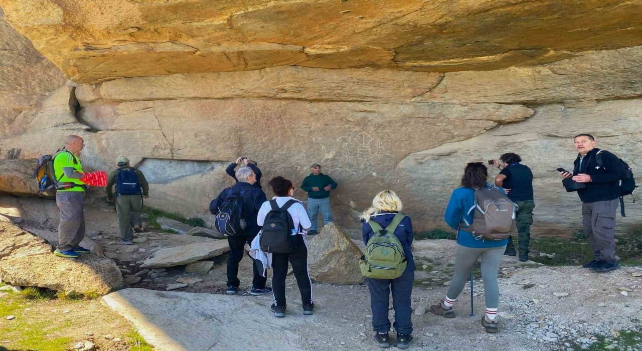 Kuşadasındaki turist rehberleri Latmosu gezdi