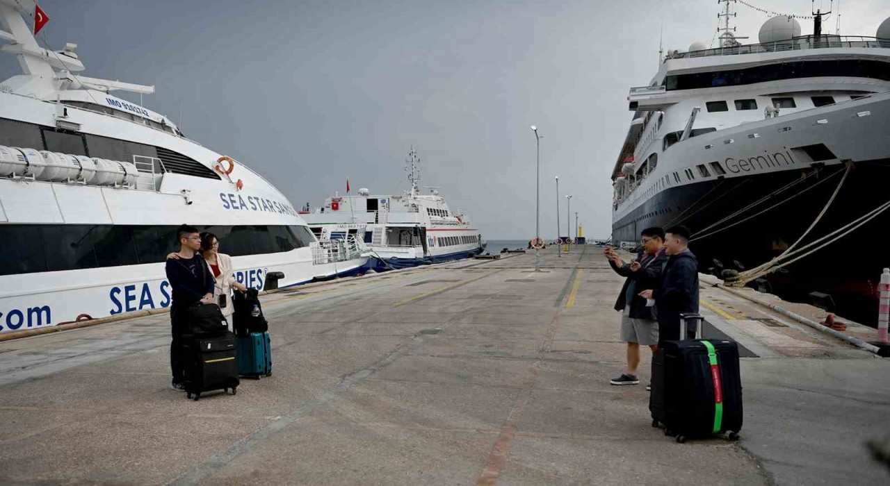 Kuşadasından Yunanistanın Sisam Adasına feribot seferleri başladı
