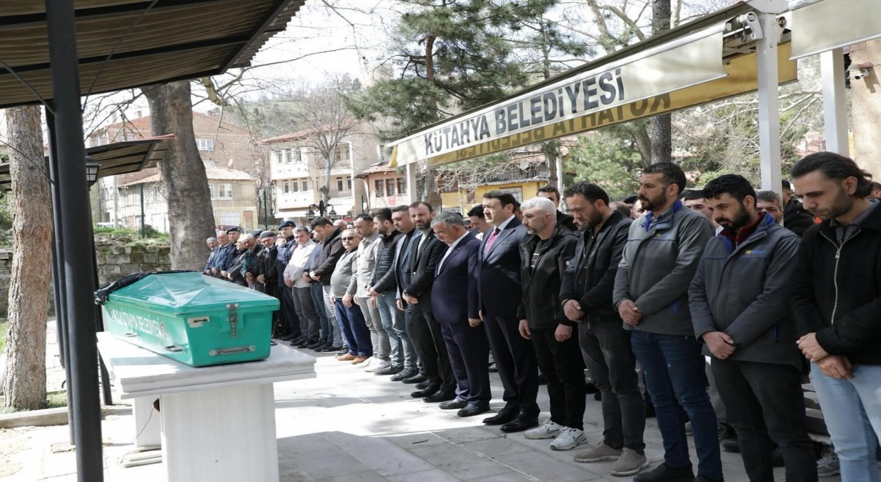 Kütahyada balkondan düşen genç kız hayatını kaybetti