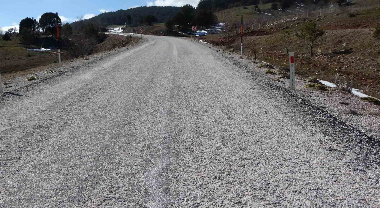 Kütahyada köy yolları yenilendi, güvenli ve konforlu ulaşım sağlandı