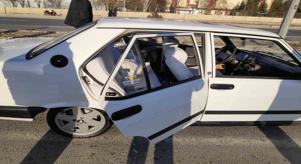 Kütahyada taraftarlar, araçlara ve şahıslara saldırdı
