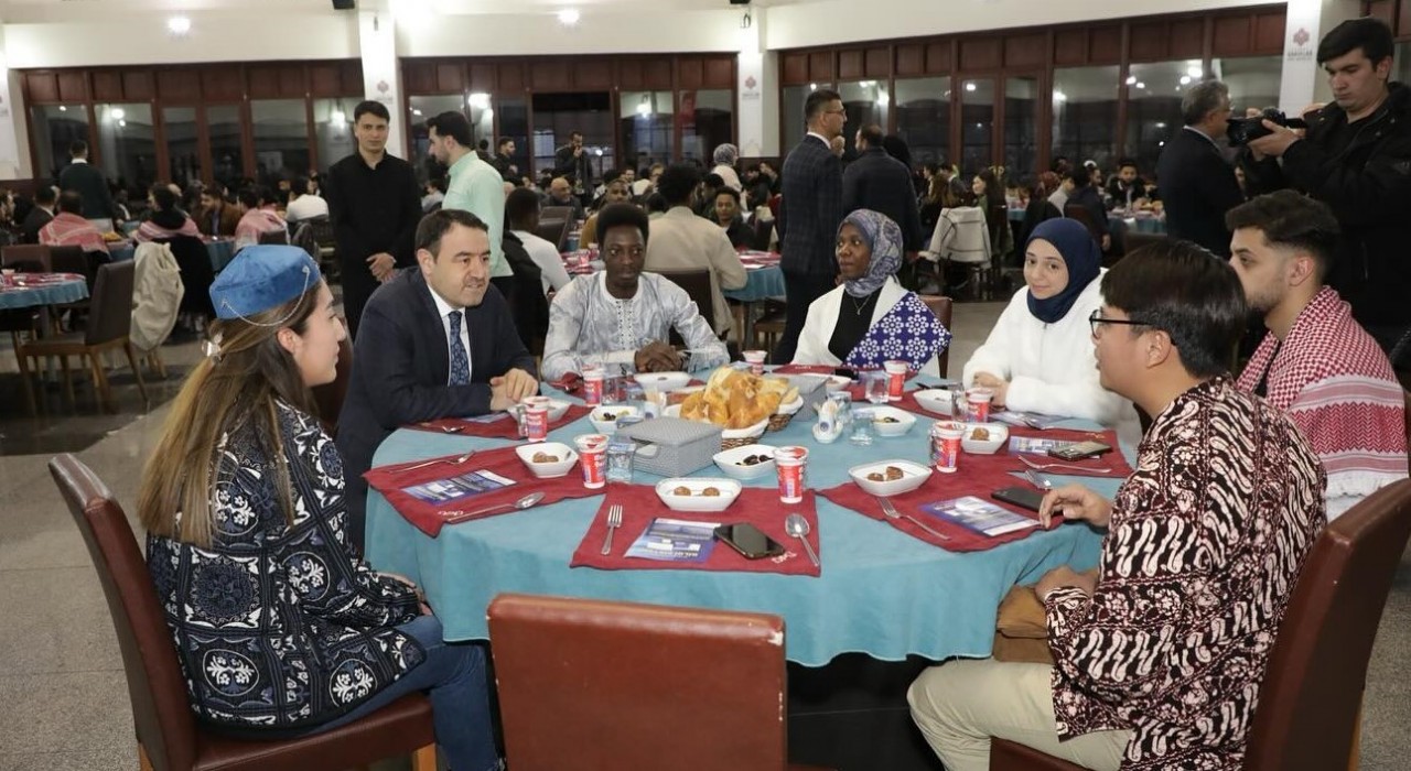 Kütahyada yabancı uyruklu öğrencilerle iftar programı