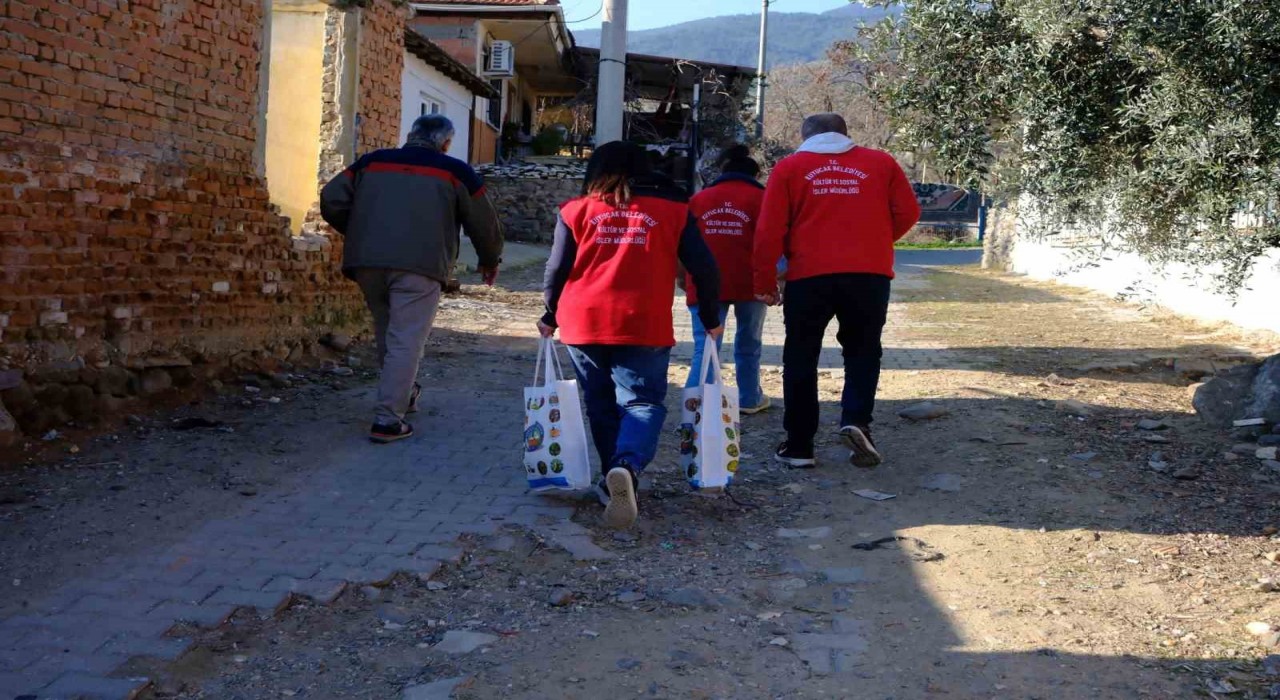 Kuyucak Belediyesinden ihtiyaç sahiplerine gıda yardımı