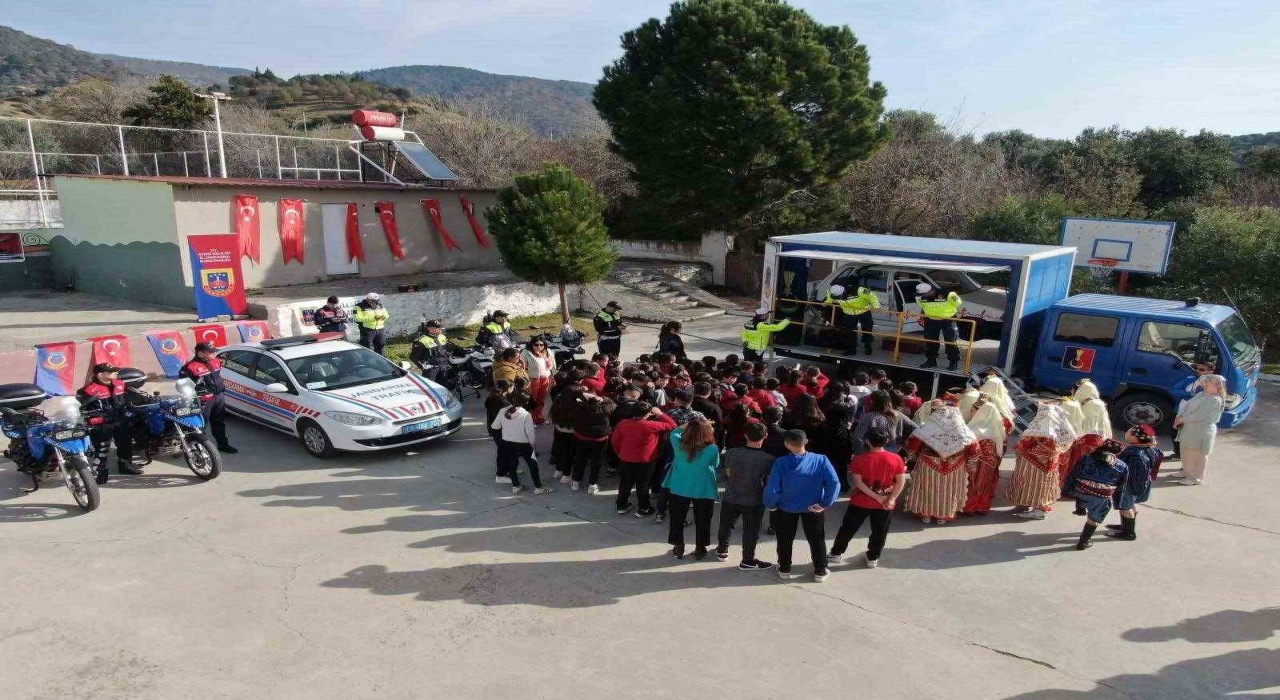 Kuyucak ve Buharkentte öğrencilere emniyet kemerinin önemi anlatıldı