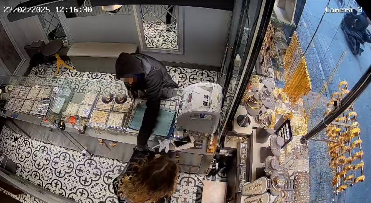 Kuyumcuya girdi, stres yapma sıkarım, gençliğine yazık olur deyip altınları istedi