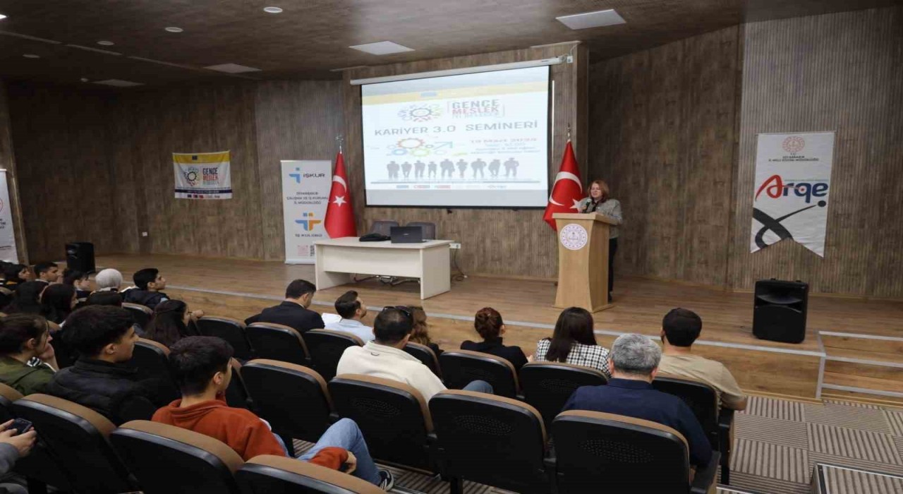 Lise öğrencilerine Kariyer 3.0 Semineri