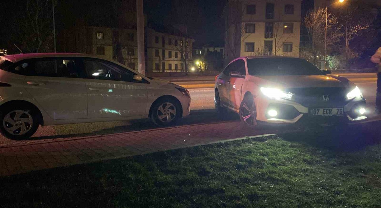 Maddi hasarla atlatılan kaza sonrası sürücüler arasında tartışma çıktı