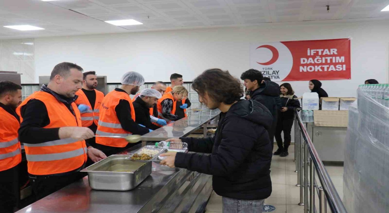 MAGİNDERden öğrencilere ve hasta yakınlarına iftar yemeği