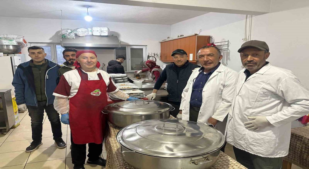 Mahallede 17 yıllık Ramazan geleneği