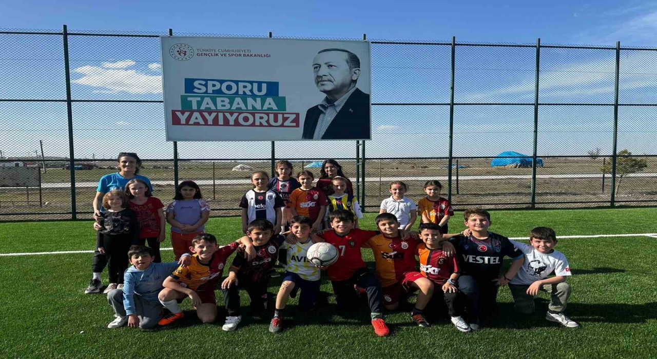 Mahmudiyede GSB Spor Okulları Küçükler Atletizm antrenmanları sürüyor
