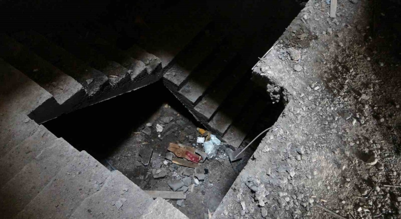 Malatyada 4üncü kattan merdiven boşluğuna düşen işçi hayatını kaybetti