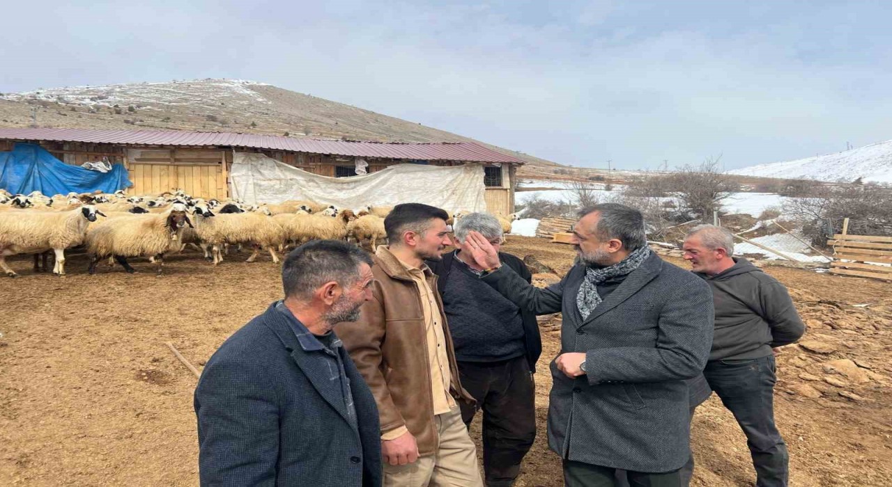 Malatyada depremzedelere ahır ve samanlık desteği
