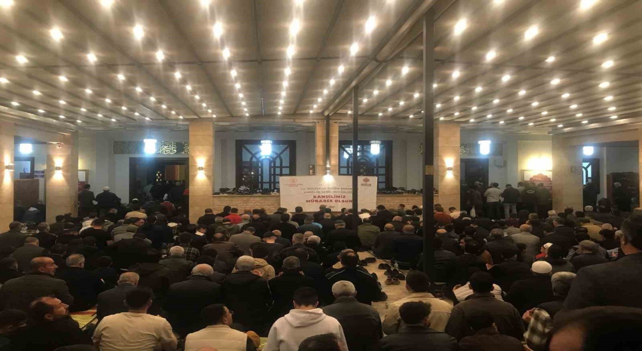 Malatyada Kadir Gecesinde camiler doldu taştı