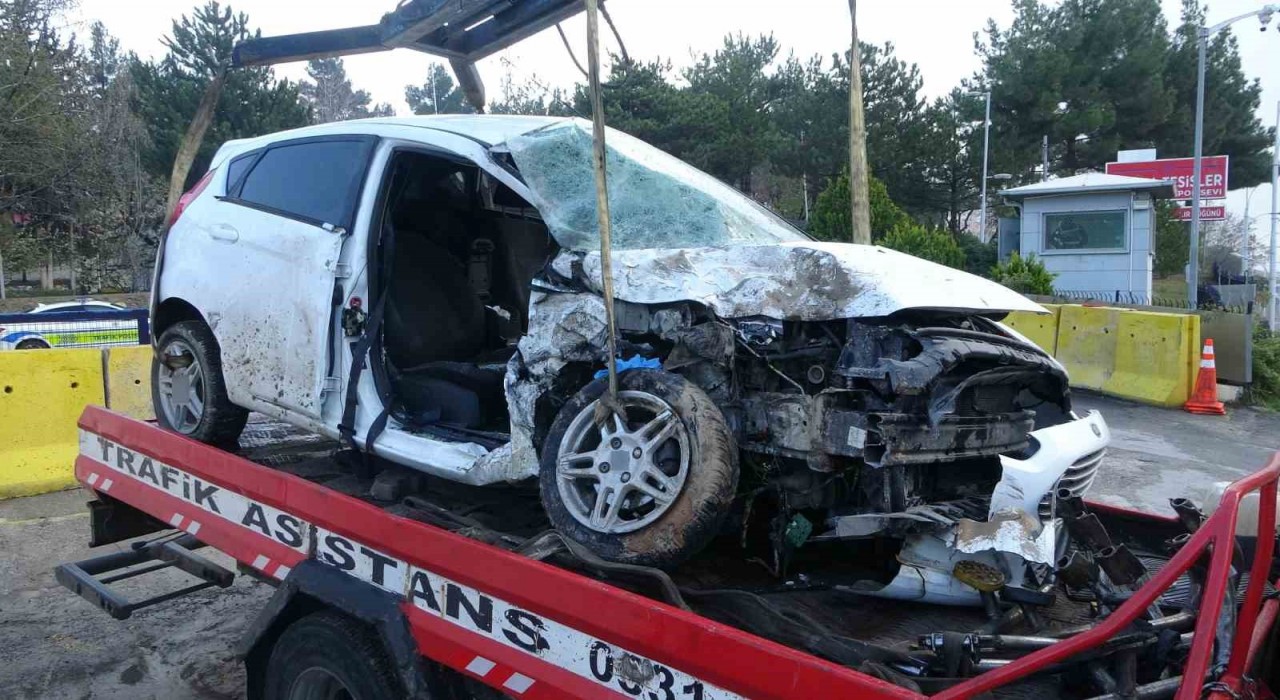 Malatyada kontrolden çıkan otomobil 2 araca çarparak durabildi: 3 yaralı